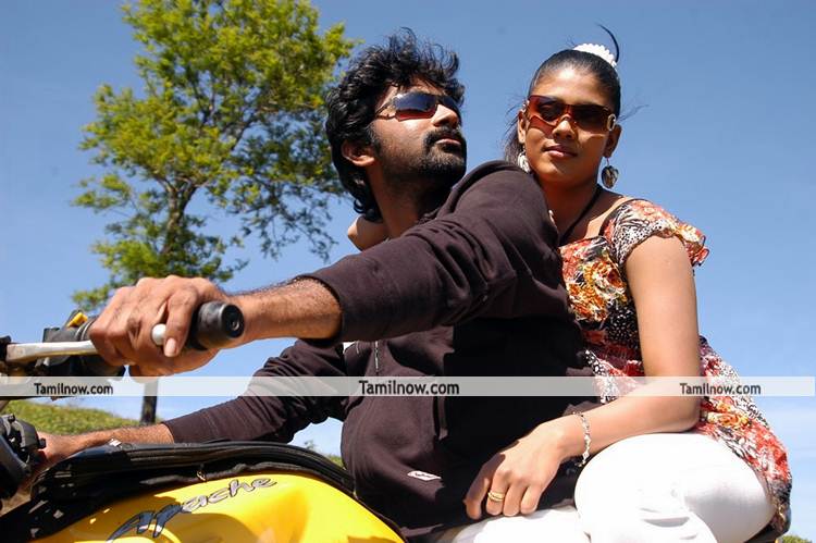 Udhaya Kumar And Iniya Still 4