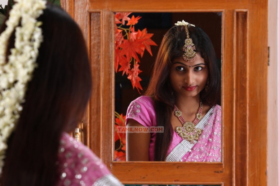 Idhu Charuvoda Dating Stills 6505