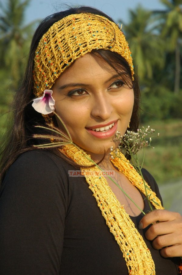 Movie Ilamai Kadhal Photos 3929