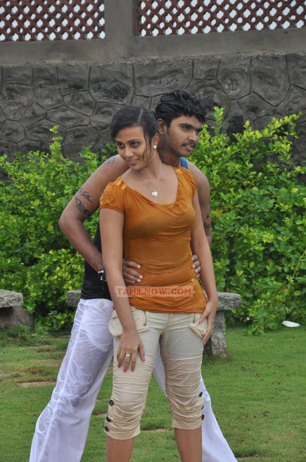 Hero Heroine Stills  22 322