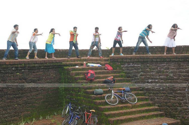 Inidhu Inidhu Movie Still 7