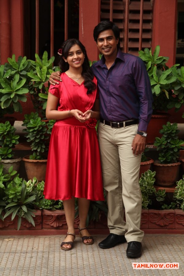 Sri Divya And Vishnu Vishal In Jeeva Movie 283