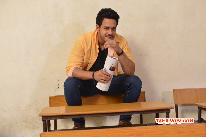 Bharath In Kadaisi Bench Karthi 914