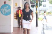 Kan Pesum Varthaigal Actress Iniya 559