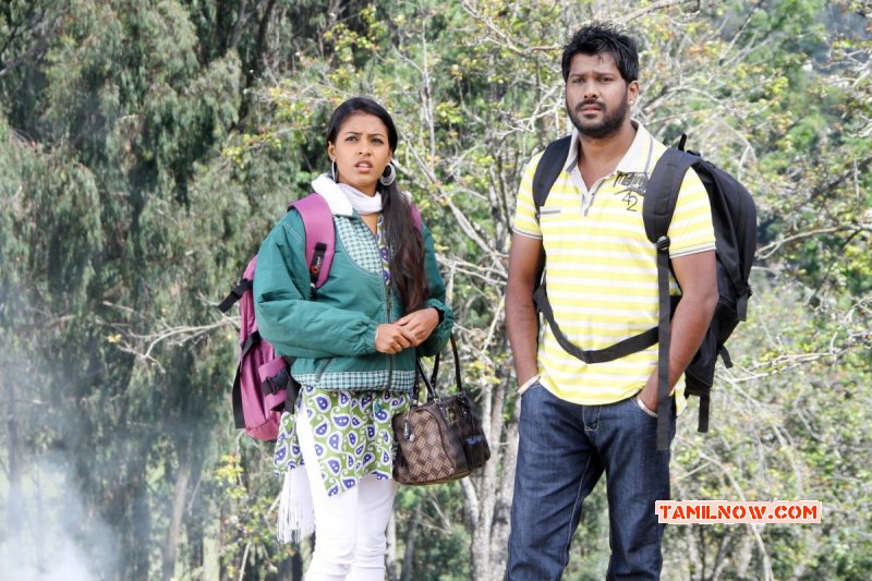 Guhan Ashwini Kanden Kadhal Kondaen Movie Still 712