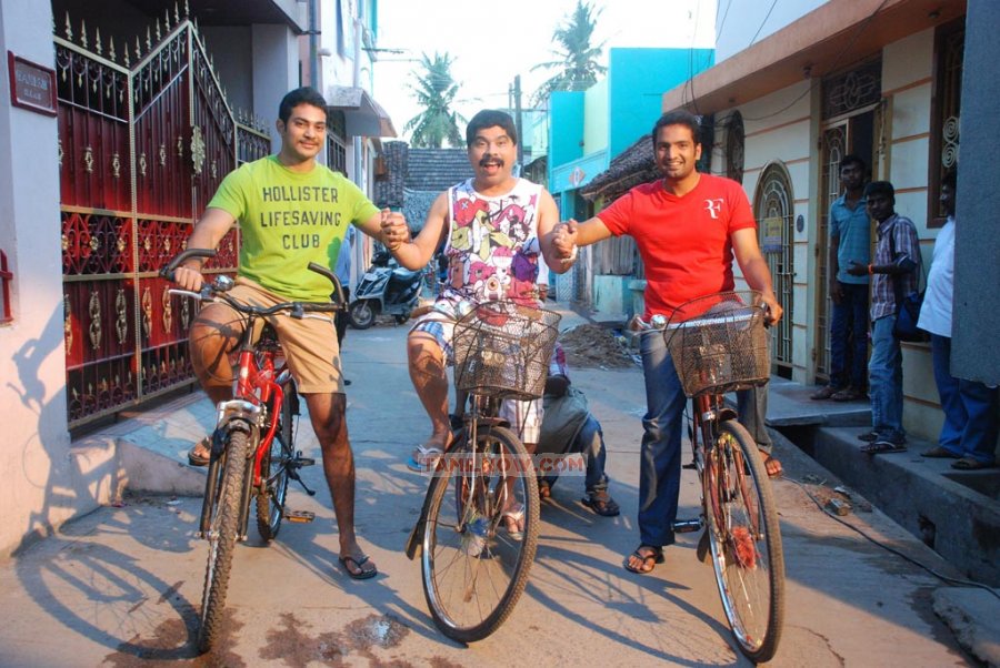 Movie Kanna Laddu Thinna Aasaiya 1509