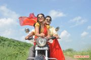 Tamil Movie Kanniyum Kaalaiyum Sema Kadhal Stills 1209