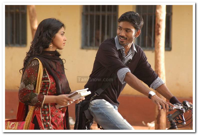 Dhanush And Shriya Saran 9