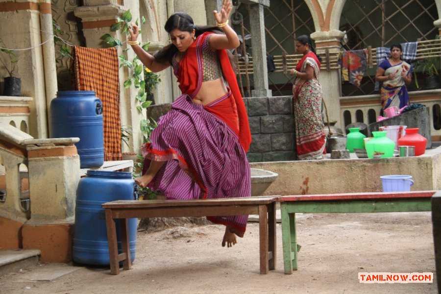 Anjali In Movie Madha Gaja Raja 121