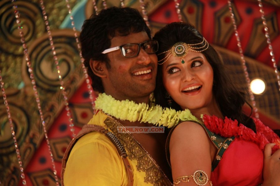 Vishal And Anjali In Madha Gaja Raja 185