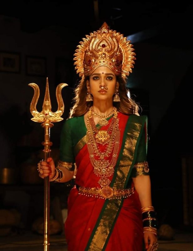 Nayanthara New Photo Mookuthi Amman 12