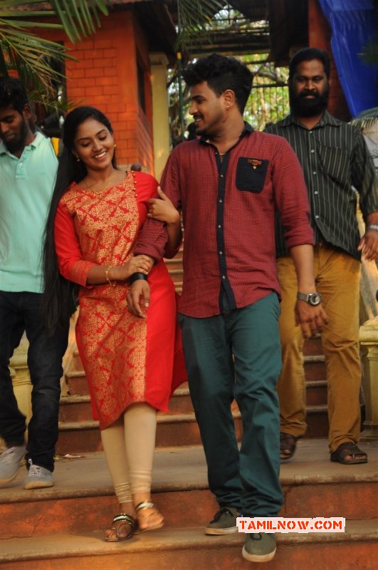 Naan Yaarendru Nee Sol Film New Stills 7044