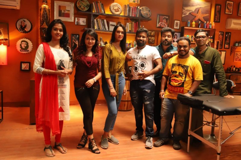 Pics Naanum Single Dhaan Tamil Movie 8363