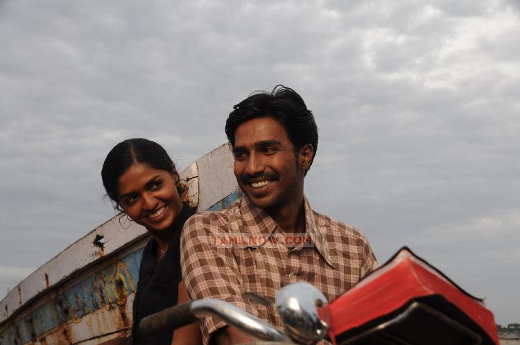Movie Neer Paravai 9760
