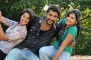 Movie Oru Kanniyum Moonu Kalavanigalum Photos 7012