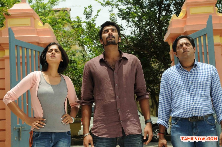 Oru Kanniyum Moonu Kalavanigalum Stills 4199