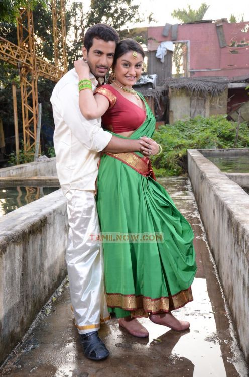 Movie Oru Nadigayin Vaakumoolam 6863