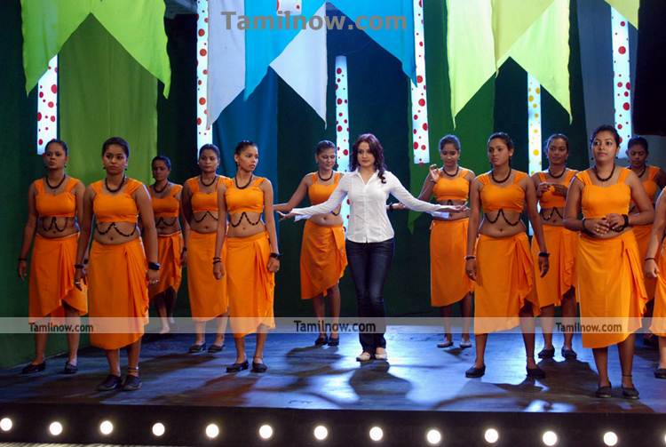 Oru Nadigaiyin Vakkumoolam Shooting12