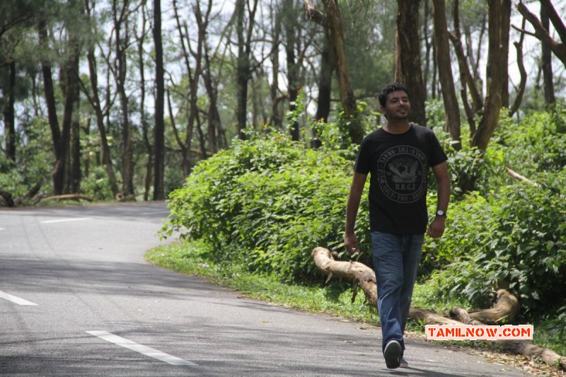 Oviya Tamil Film Latest Pic 1008