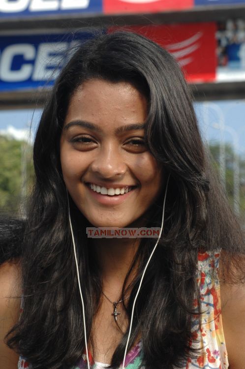 Ponmaalai Pozhudhu 753