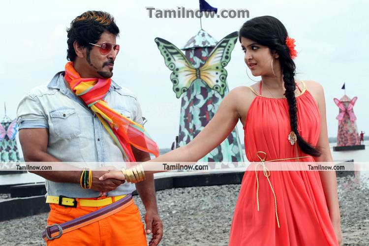 Vikram And Deeksha Seth In Rajapattai 6
