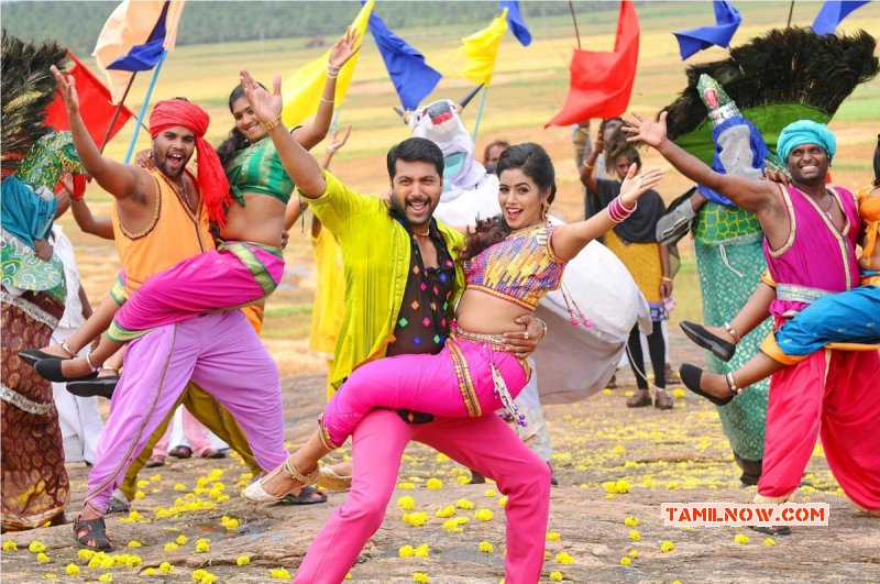 Jayam Ravi Iniya Dance In Sakalakala Vallavan Photo 859