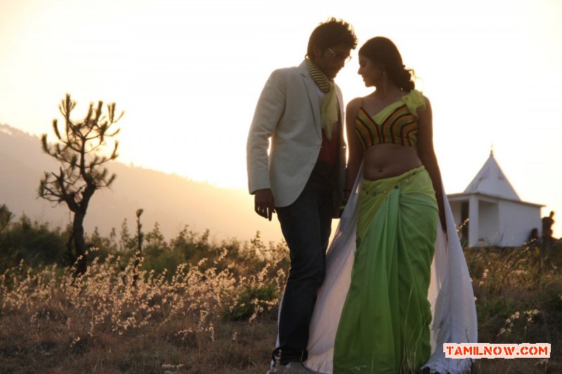 Monal Gajjar Vikram Prabhu In Sigaram Thodu 204