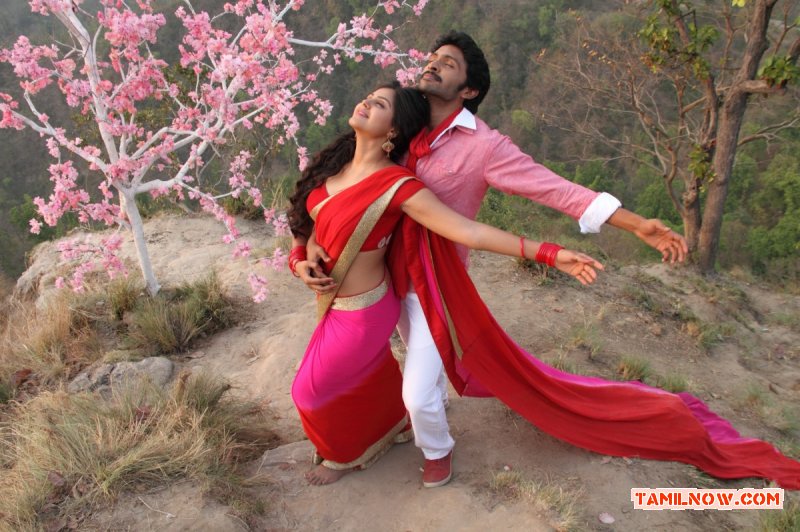 Monal Gajjar Vikram Prabhu In Sigaram Thodu Movie 185