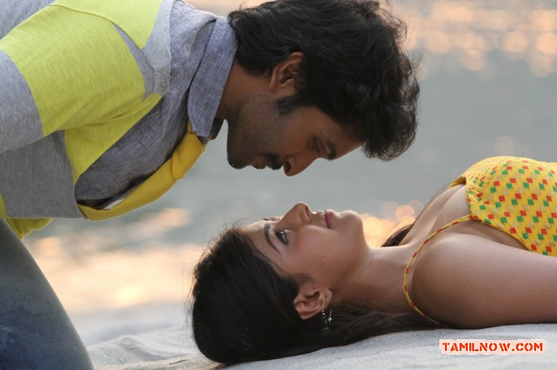 Monal Gajjar Vikram Prabhu Sigaram Thodu New Still 101