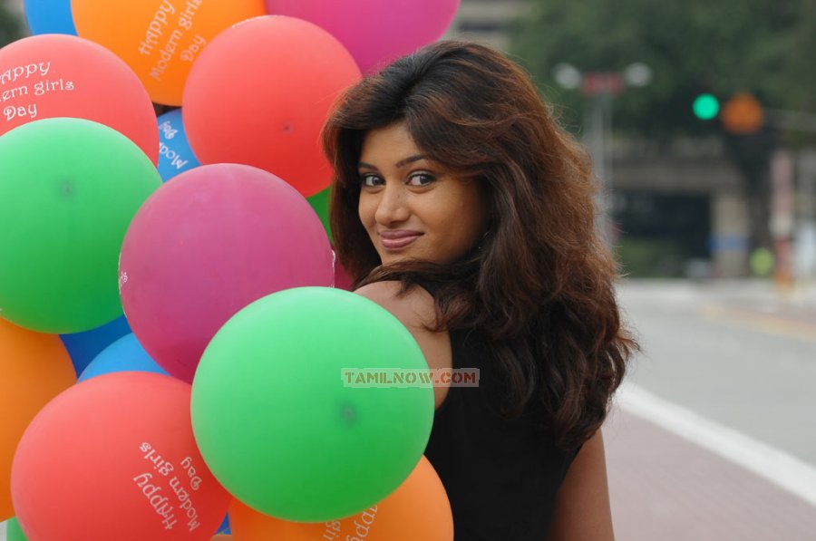 Movie Sillunnu Oru Santhippu 8333