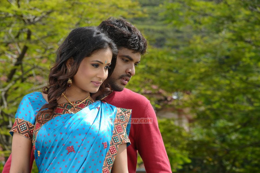 Sillunnu Oru Santhippu Stills 6306