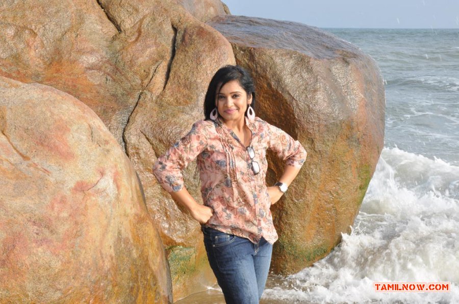 Snehavin Kadhalarkal Stills 757