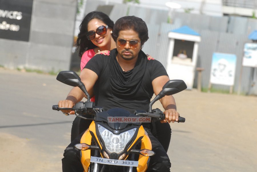 Thalaivan Bas Nikisha Patel 72 590