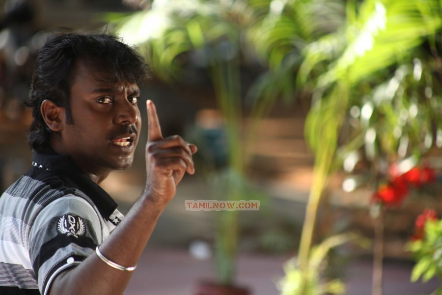 Tamil Movie Theriyama Unnai Kadhalichitten 9086