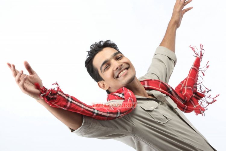 Thulli Ezhunthathu Kadhal Pics 858