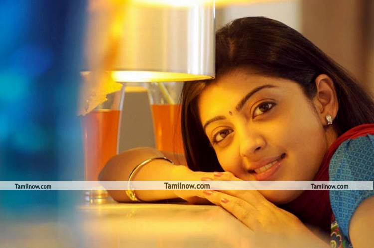 Pranitha In Udhayan2