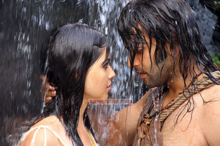 Genelia Dsouza And Prithviraj In Urumi 50