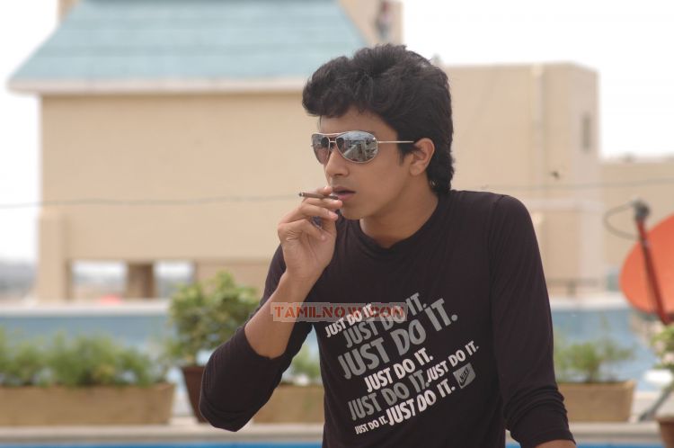 Vazhakku Enn 18 9 4864