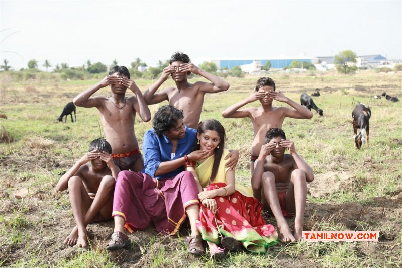 New Albums Tamil Movie Velai Illa Vivasayi 2734