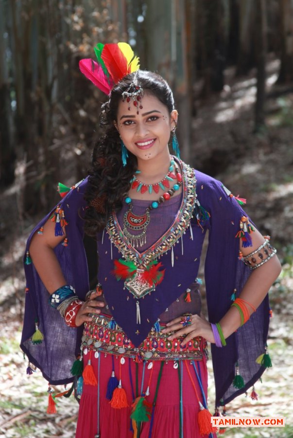 Sri Divya In Vellaikara Durai Movie 42