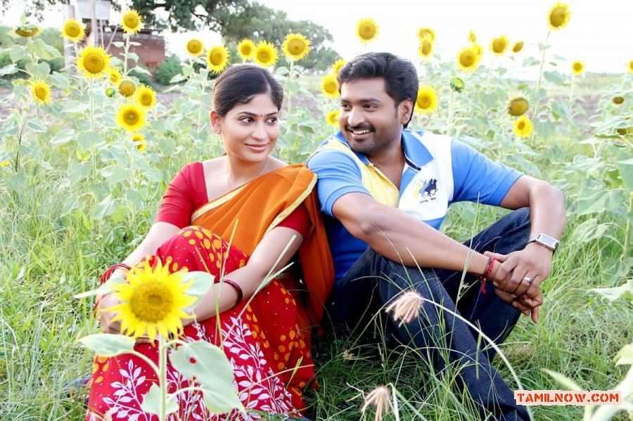 Vijayalakshmi And Mirchi Senthil In Vennila Veedu 334