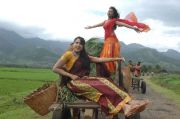 Sameera Reddy And Amala Paul In Vettai 694