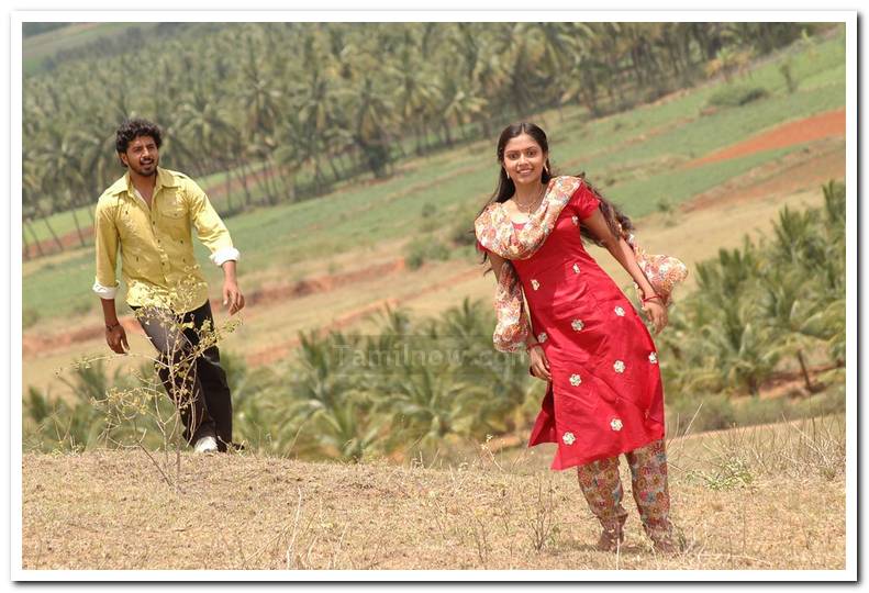 Sathish Amala Paul Still 2