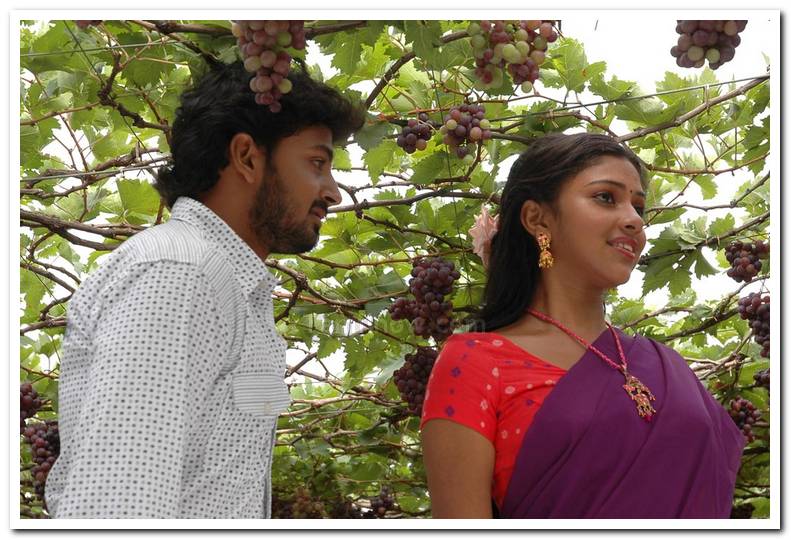 Sathish And Amala Paul 1