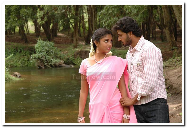 Sathish And Amala Paul 2