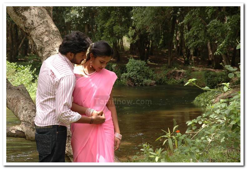 Sathish And Amala Paul 8