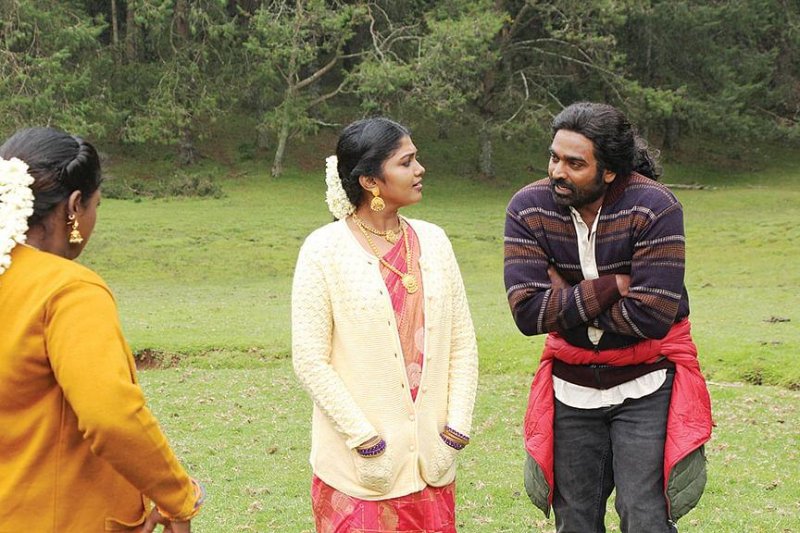 Yaadhum Oore Yaavarum Kelir Tamil Movie Stills 934