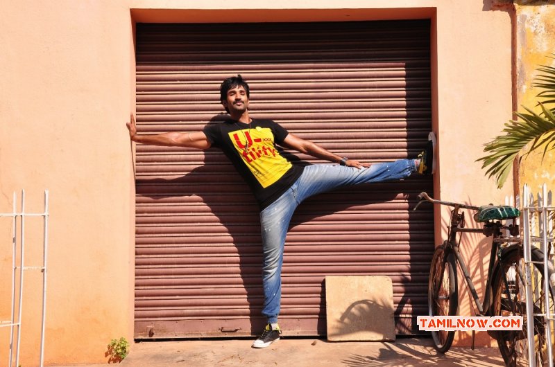 Film Yagavarayinum Naa Kaakka Latest Albums 6710
