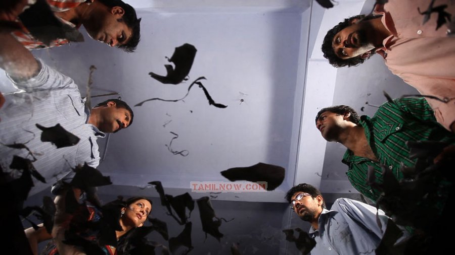 Movie Yarukku Theriyum 7892