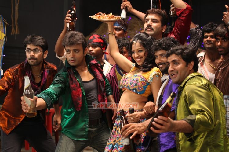 Yarukku Theriyum Photos 9697